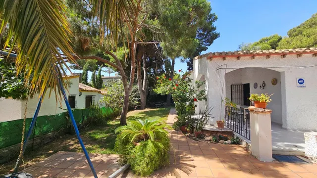 Casa para reformar o parcela de 600 m2 a 300 m de la playa d