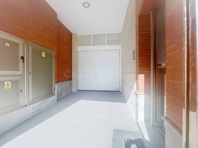 ¡TODO REFORMADO! CASA CON AMPLIO GARAJE Y LOCAL COMERCIAL - foto 4