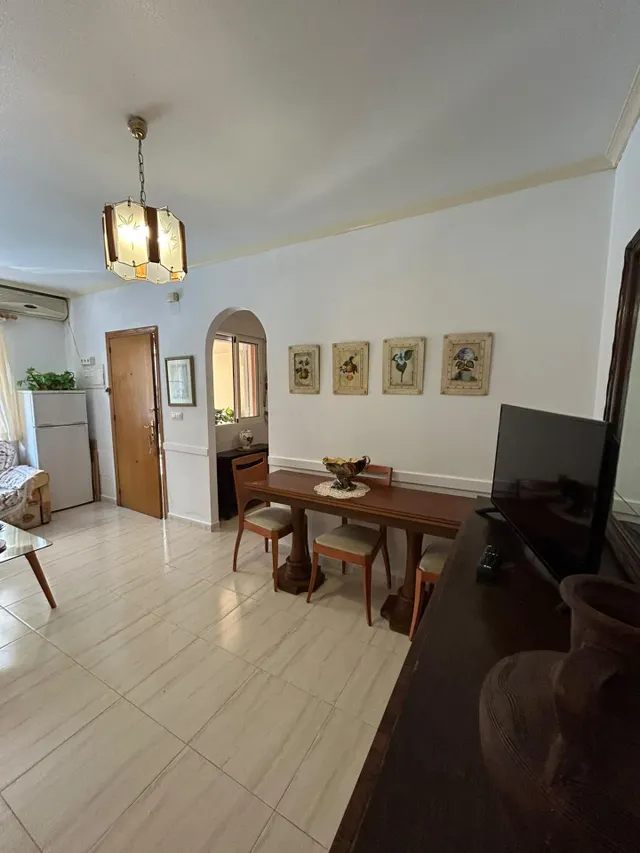 Apartamento cerca del mar, Alicante, Torrevieja. 2 habitaciones, 73 m2, 200 metros del mar — 2