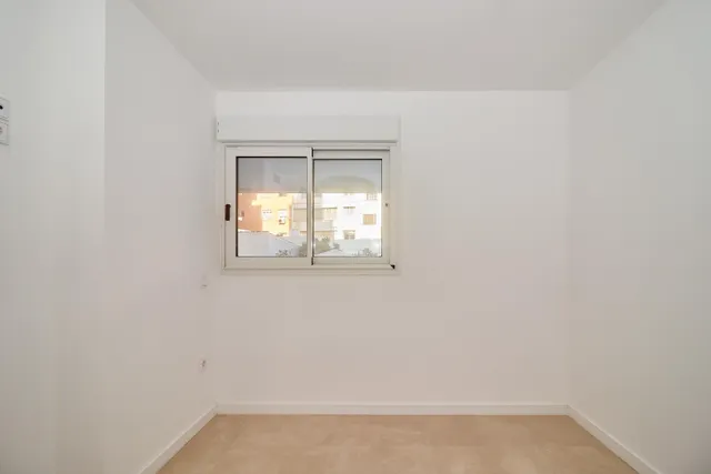 Apartamento  de 2 dormitorios y 2 baños , a estrenar en  pleno centro de Fuengirola. — 18