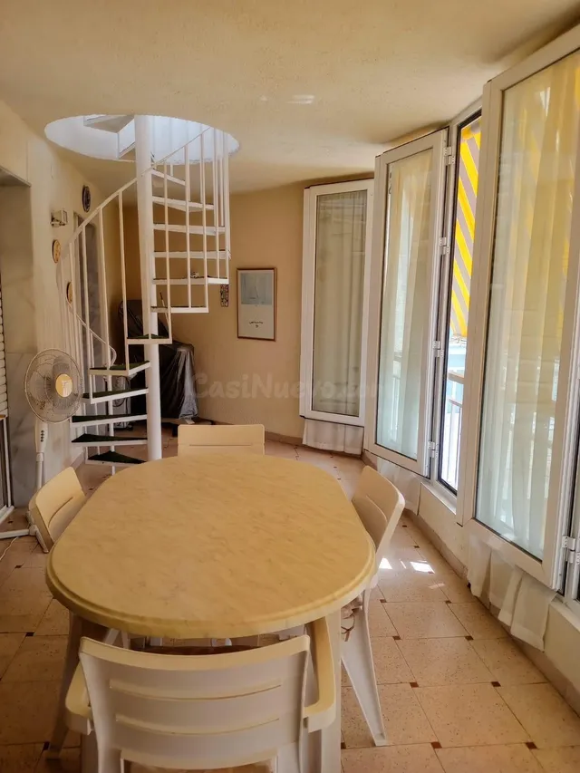 Ático/Piso con Vistas al Mar y Solárium Privado – Alquiler d - foto 3