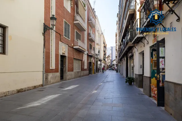 ATENCIÓN INVERSORES. Edificio comercial en pleno centro de Granada, entre Puentezuelas y Alhóndiga — 44