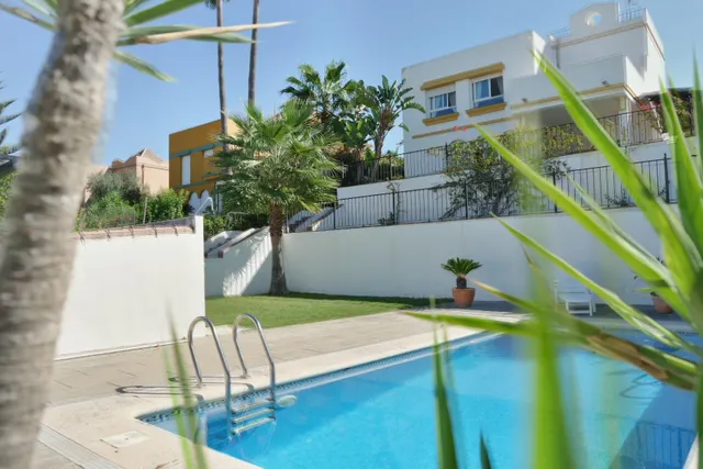 Impresionante chalet con piscina y en zona con campo de golf — 17