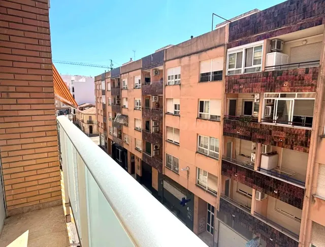 Amplia y luminosa vivienda en la zona Renfe, junto al centro histórico — 4
