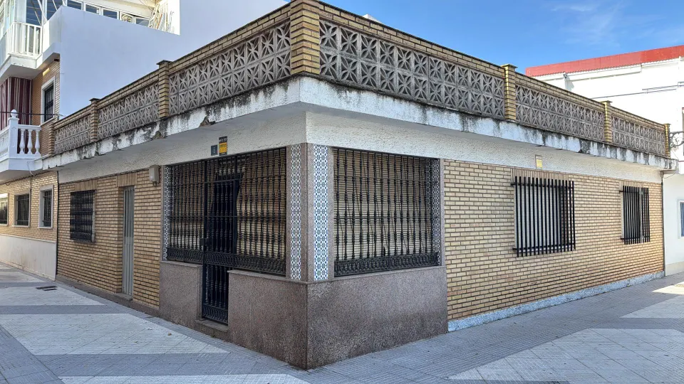 CASA ADOSADA PARA REFORMAR EN PUNTA UMBRÍA (HUELVA)