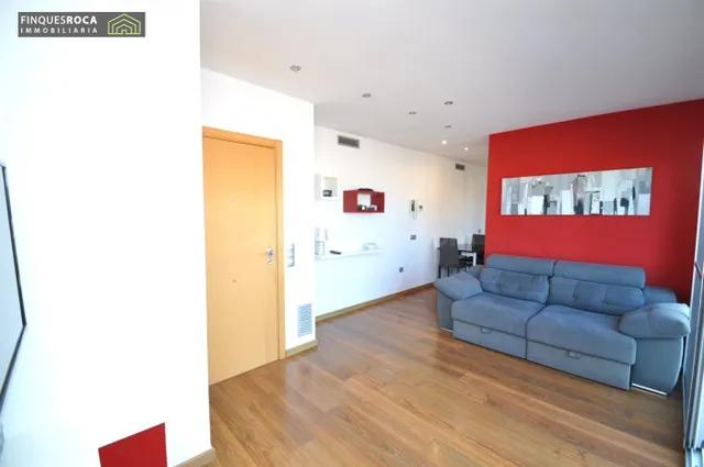 Ático de 3 habitaciones en el centro del pueblo con 76m2 de  - foto 2