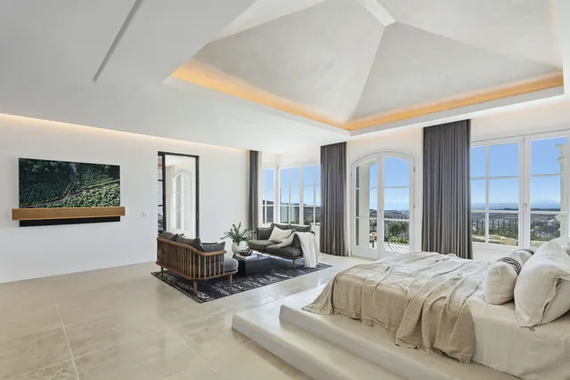 Chalet 7 habitaciones 937m² en venta - Costa del Sol — 28