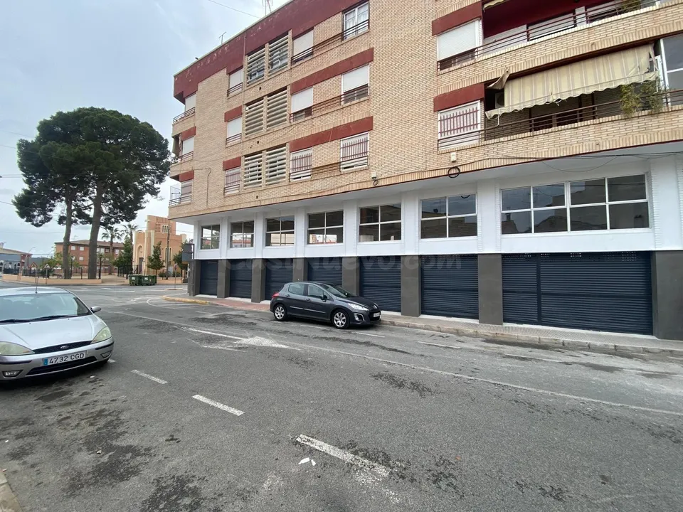 LOCAL EN VENTA DE 490 M2 EN EL CENTRO DE ALMORADI