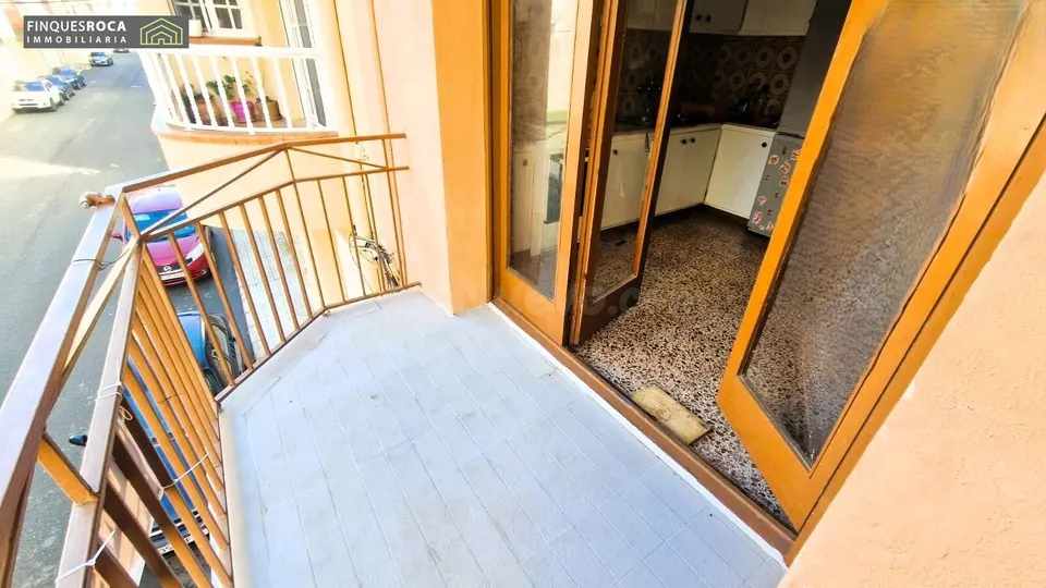 PISO GRANDE MUY CENTRICO PARA REFORMAR