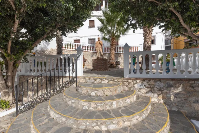 PRECIOSA CASA DE 3 PLANTAS CON PATIO Y VISTAS A LA MONTAÑA EN JETE — 22