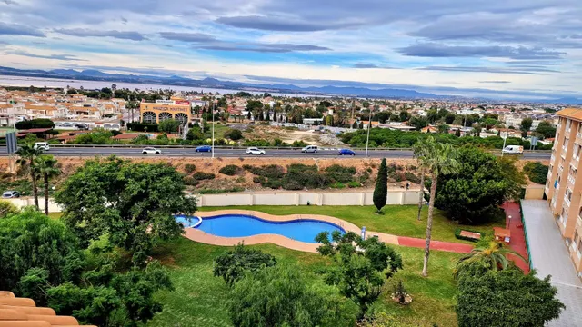 Ático con Piscina y Vistas Espectaculares en Torrevieja — 15