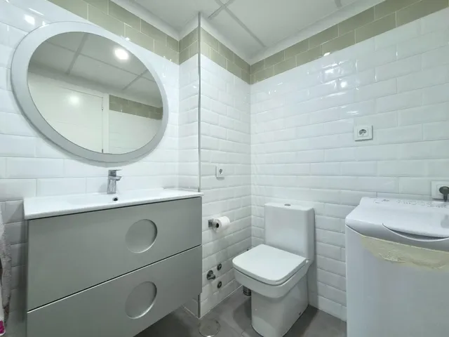 Apartamento situado en la urbanización Torre Luquillo, en el kilómetro 5,5 de La Manga del Mar Menor, que destaca por sus impresionantes vistas tanto al Mar Menor como al mar Mediterráneo. — 26