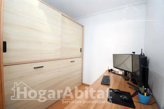 Seminuevo con piscina, garaje, trastero y terraza cerca del mar — 27