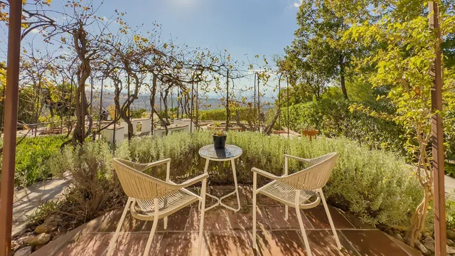 Hotel 13 habitaciones 999m² en venta - South of spain — 48