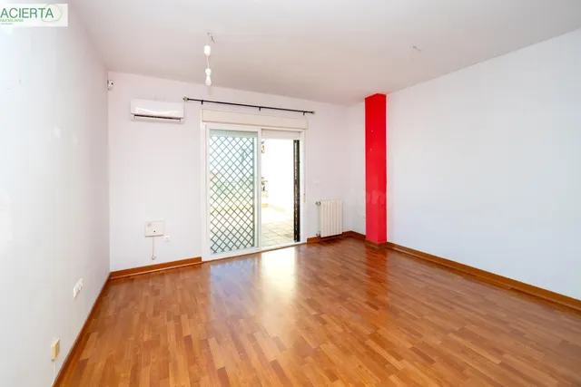 Ponemos a la venta esta preciosa casa en Urbanizacion cerrad - foto 3