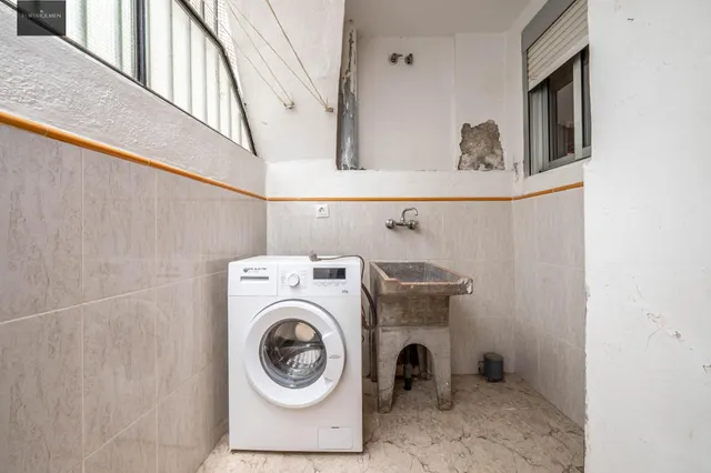 Amplia Casa en Venta en Guadix - Oportunidad de Inversión — 35