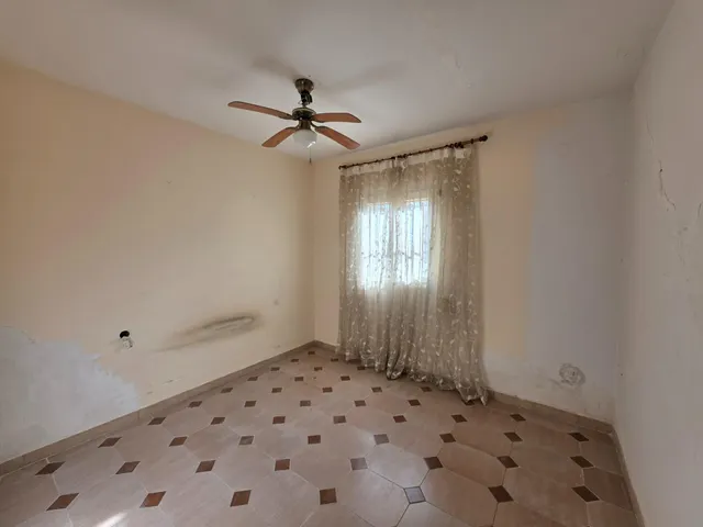 Finca con casa de dos plantas y piscina — 8