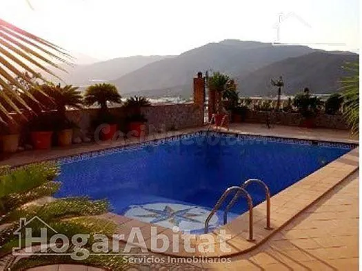 ESPECTACULAR CHALET CON PISCINA, GARAJE Y 2 TERRAZAS - foto 4