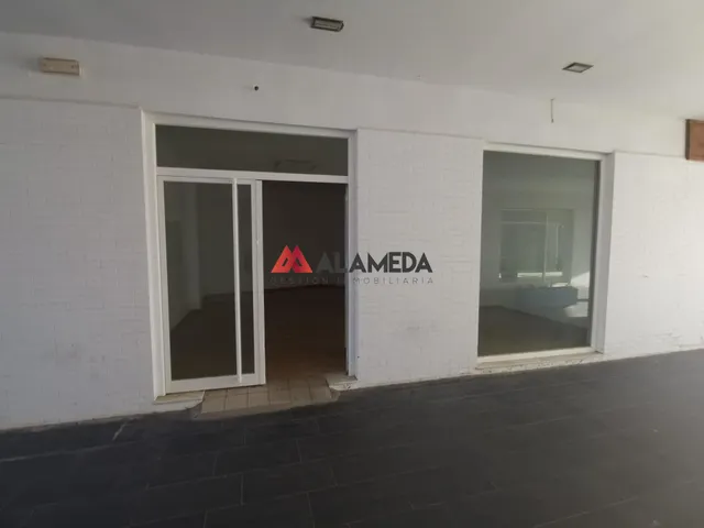 LOCAL COMERCIAL EN CENTRO COMERCIAL NOVO CENTER — 15