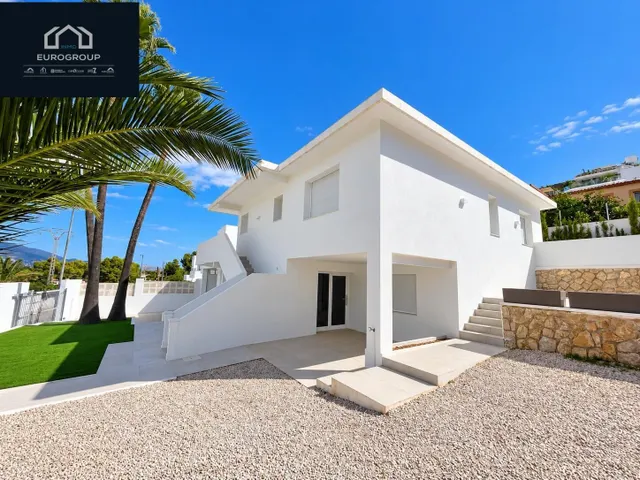 Impresionante chalet en perfecto estado, con 5 dormitorios y 3 baños, piscina privada y garaje con una parcela de 800m en el albir — 31