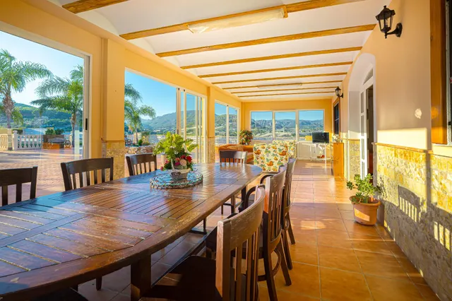 Villa exclusiva en La Nucía | parcela de 3.947 m2, piscina privada y amplias zonas de ocio — 40