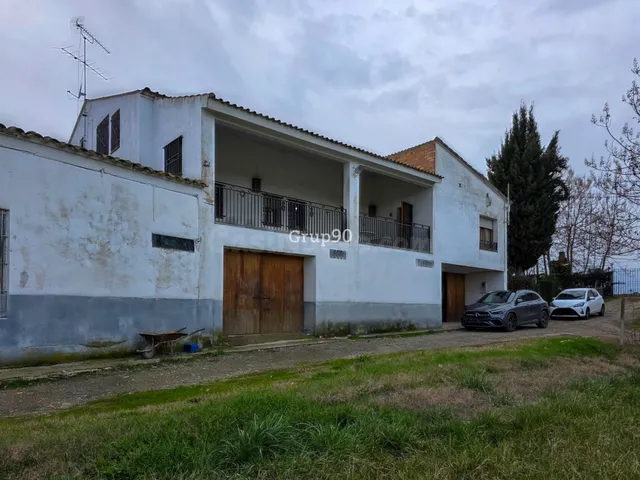 ¡Oportunidad Única! Casa con 3 Almacenes y 7.000 m2 de Terre
