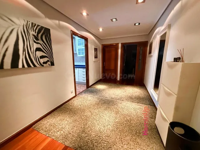 Se Alquila Amplia vivienda de 3 dormitorios y garaje directo - foto 3