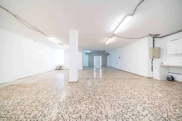 Local con proyecto de cambio de uso a vivienda con terraza y patio privado en Sant Agustí — 9