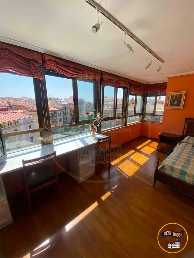 PISO EN VENTA EN PLENO CENTRO DE CUENCA — 30
