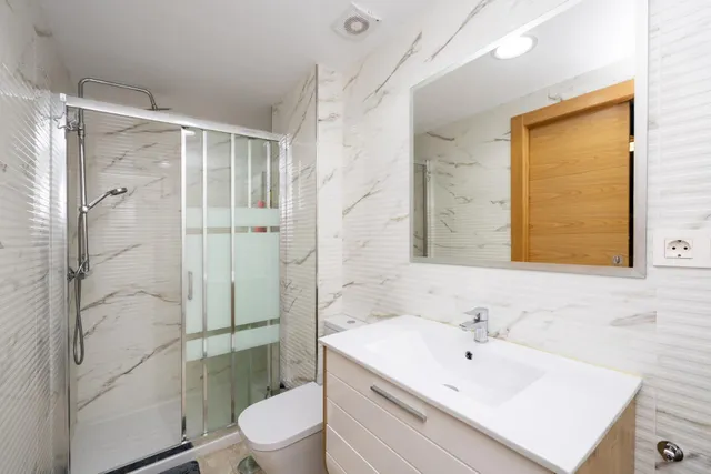 Dúplex de 4 dormitorios con vistas al mar, terraza y piscina en Velilla-Taramay — 29