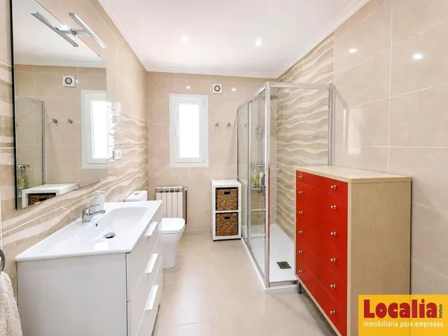 Casa familiar reformada con jardín en Miengo — 41