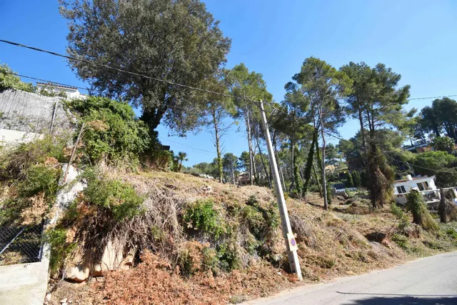 TERRENO A DOS CALLES CON VISTAS Y BUENA ORIENTACIÓN EN MAS MESTRE — 11