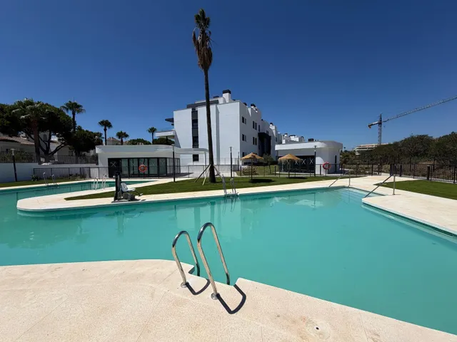 Bajo SUROESTE con altura de primera con terraza y jardín con vista al Mar — 28