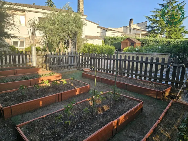 Chalet independiente con parcela de 1.000 m2 y piscina privada. — 32