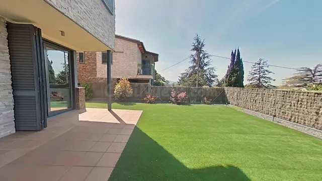 Casa amb façana de pedra als peus del Montseny amb jardí, pi - foto 5