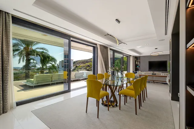 Spectacular Contemporary Villa with Exquisite Quality and Beautiful Views — 14