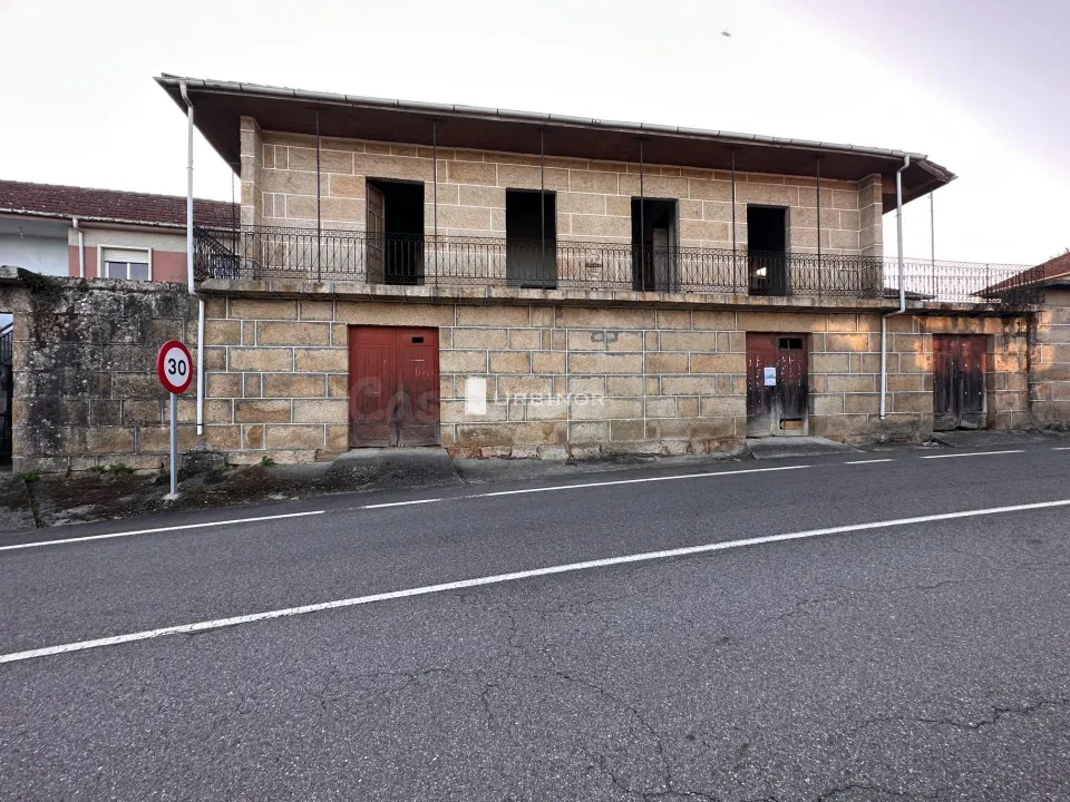 Inmueble con DOS casas independientes, a 2 km. de CARTELLE