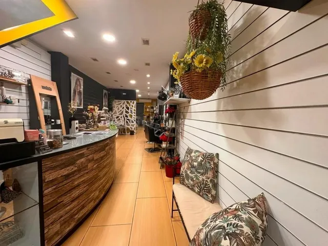 Palamós: se alquila local comercial en muy buen estado, céntrico. zona plaça dels arbres. — 2