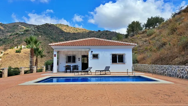 Encantadora Casa de Campo en Arenas: 3 Dormitorios, Piscina  - foto 3