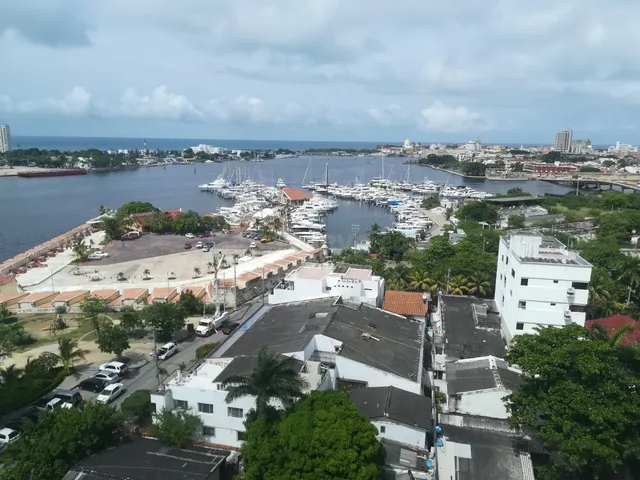 Apartamento con Vista a la Bahía en Manga – Amplio, Exclusiv - foto 3