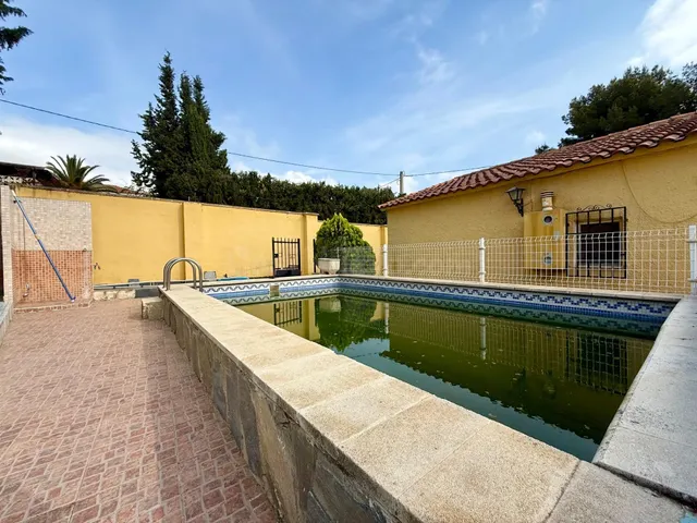 CHALET EN URB. LES MALLAES CON PISCINA - foto 3