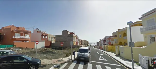 Parque La Reina casa 300 m2 en 2 plantas con 300 m2 sótano. — 2