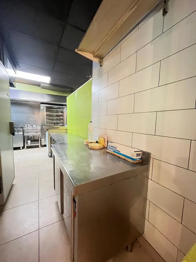 Traspaso de local Restaurante en calle Peatonal — 42