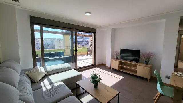 Apartamento 2 Dormitorios y 2 Baños gran terraza con vistas  1ª linea Piscina garajes y trastero — 5