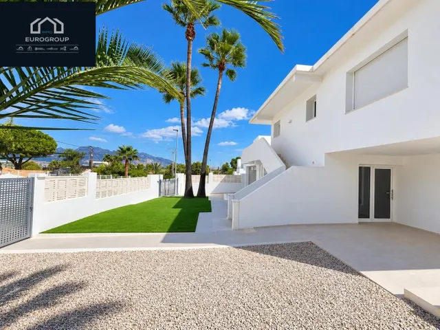 Impresionante chalet en perfecto estado, con 5 dormitorios y 3 baños, piscina privada y garaje con una parcela de 800m en el albir — 3