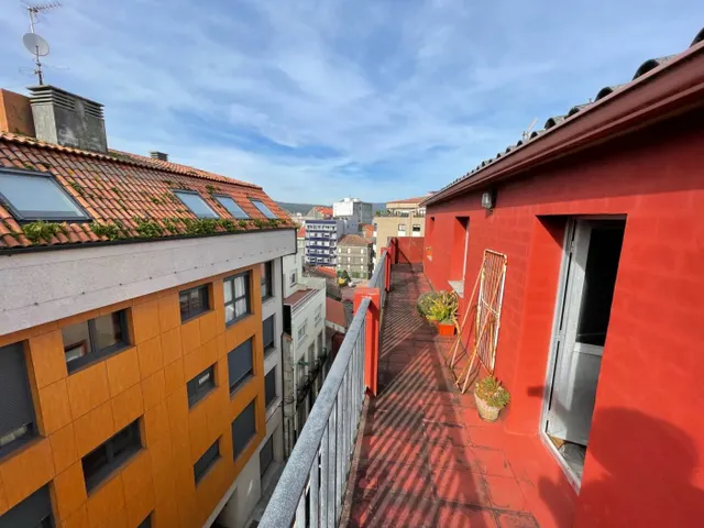 Edificio con garaje y local comercial en el centro de Ribeira — 3