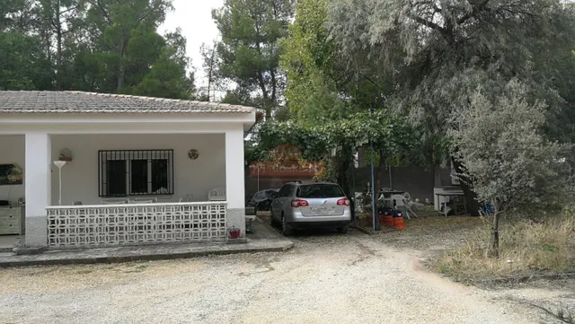 SE VENDE CASA CON TERRENO DE MÁS DE 3000 MTS EN LA URB. OJOS DE SAN JORGE JUNTO A LOS PRADOS — 39