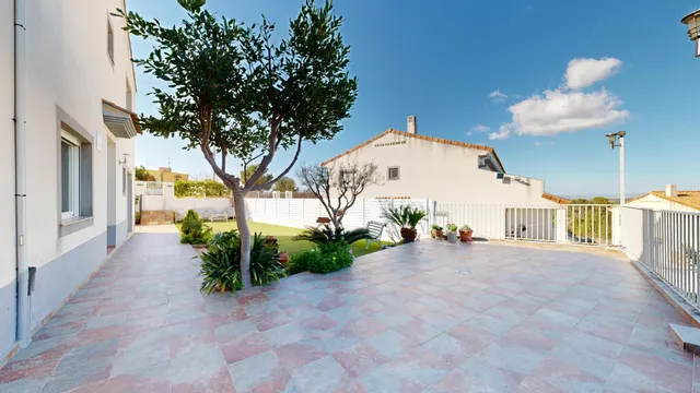 CHALET ADOSADO EN TURIS — 28
