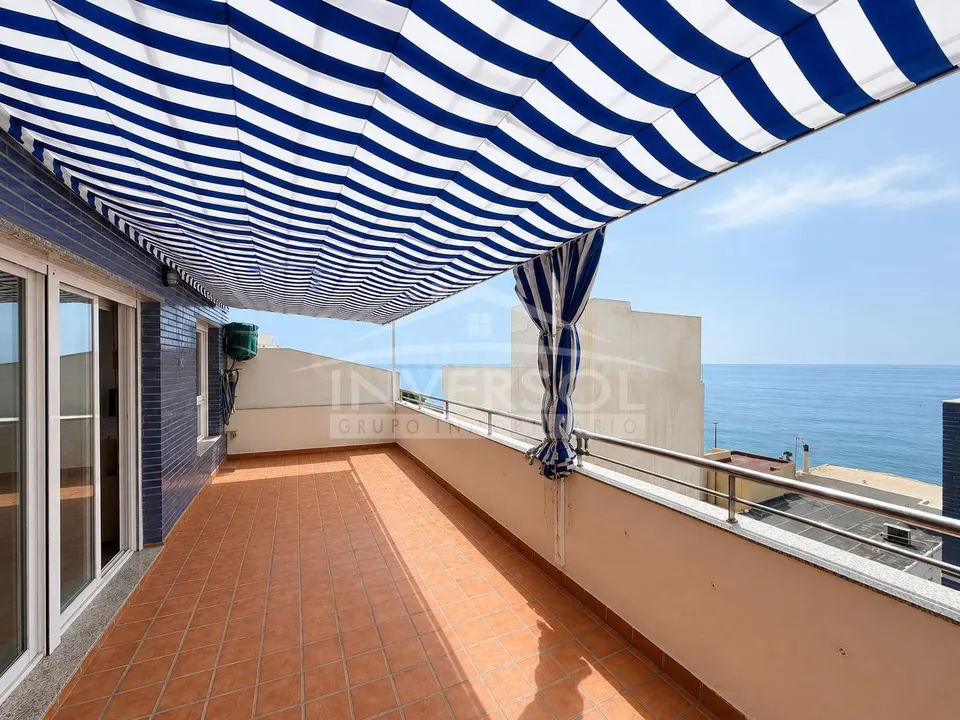ÁTICO CON VISTAS AL MAR
