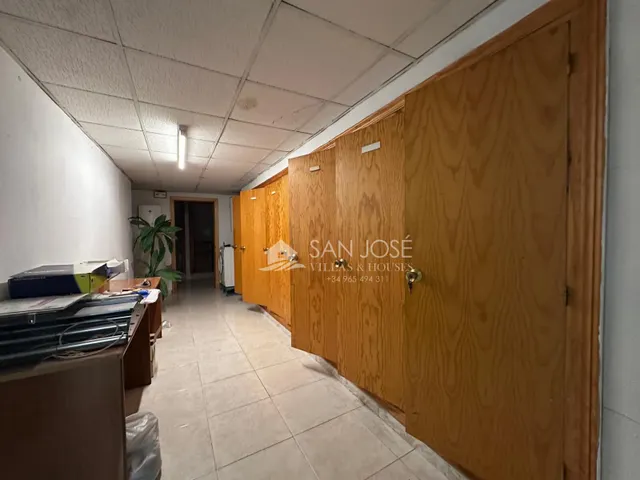 Se vende local comercial con sotano preparado para supermercado en buena zona de Aspe — 13
